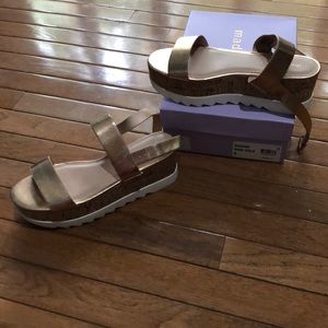 NWT Steve Madden rose gold platform sandals